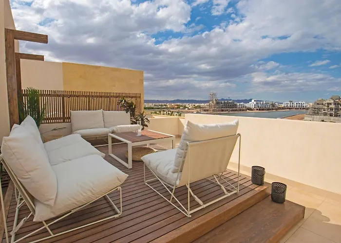 Appartement A Stunning Seaview Penthouse; 3bedrooms + Nanny *