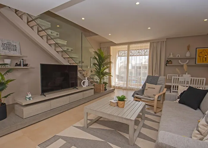 Appartement A Stunning Seaview Penthouse; 3bedrooms + Nanny