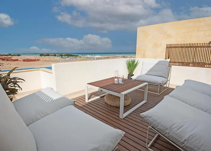 A Stunning Seaview Penthouse; 3bedrooms + Nanny Appartement *
