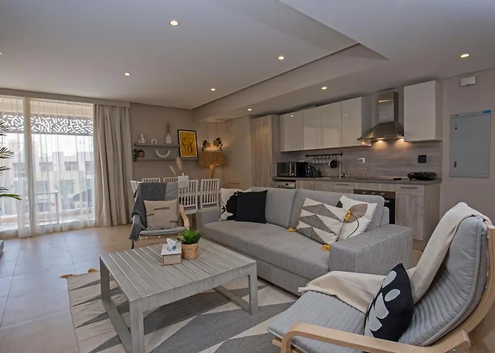 A Stunning Seaview Penthouse; 3bedrooms + Nanny