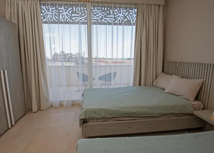 A Stunning Seaview Penthouse; 3bedrooms + Nanny *