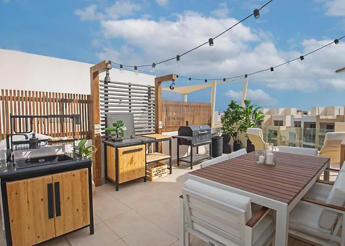 A Stunning Seaview Penthouse; 3bedrooms + Nanny *