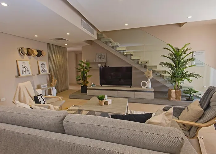 A Stunning Seaview Penthouse; 3bedrooms + Nanny Appartement *