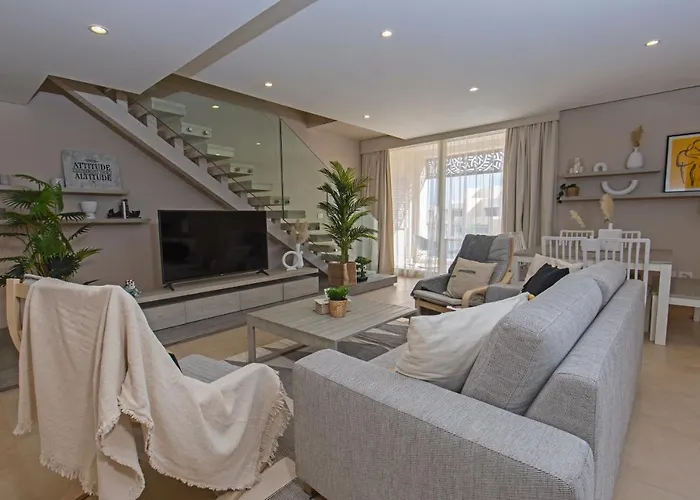 A Stunning Seaview Penthouse; 3bedrooms + Nanny
