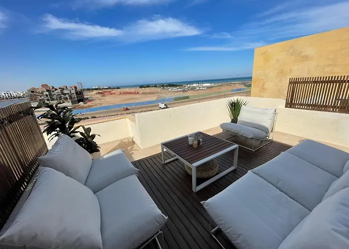 A Stunning Seaview Penthouse; 3bedrooms + Nanny * Hurghada